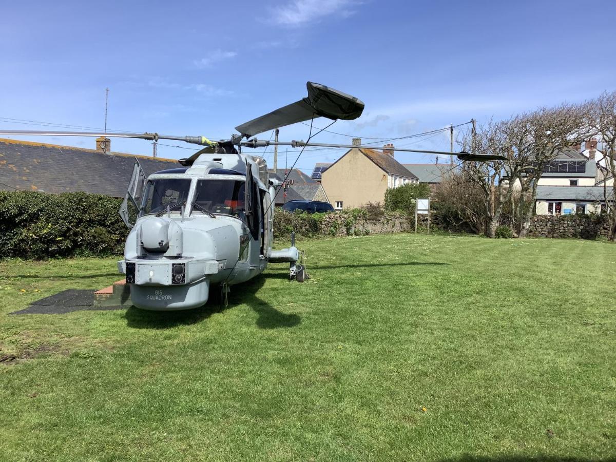 Haelarcher Farmhouse And Helicopter B&B Lizard Εξωτερικό φωτογραφία
